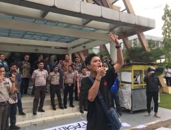 Mahasiswa Untan Tolak Undur Wisuda dan Usut Tuntas PKL