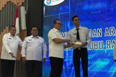 Bupati Sujiwo Serahkan SK 34 ASN Pemkab Kubu Raya Formasi 2024