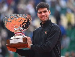 Carlos Alcaraz Sukses Juarai Mote Carlo Masters 2025 Mengalahkan Lorenzo musetti