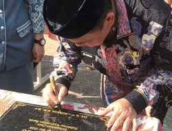 Gelar Upacara Hari Pendidikan Nasional, Gubernur Kalbar Tandatangani Prasasti 12 Sekolah Baru