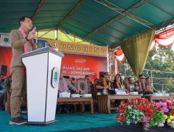 Bupatis Sis Luncurkan Proyek Peningkatan Ruas Jalan Simpang Sekubah – Jongkong