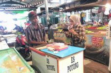 Kisah Pak Adi Tinggalkan Kampung Halaman, Pilih Merantau Jual Es Potong Nafkahi Keluarga