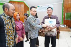 Wako Serahkan Bantuan Warga Korban Bencana Alam dan Sosial