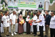 Warga Pontianak Utara Serbu Pasar Murah