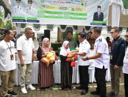 Warga Pontianak Utara Serbu Pasar Murah