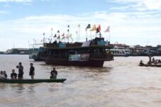 Intip Sejarah Festival Bakcang, Lempar Kicang Kembali Digelar di Sungai Kapuas