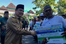 Jelang Idul Adha, Gubernur Kalbar Salurkan 49 Ekor Sapi Qurban untuk Masyarakat