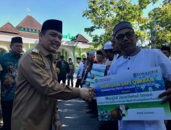 Jelang Idul Adha, Gubernur Kalbar Salurkan 49 Ekor Sapi Qurban untuk Masyarakat