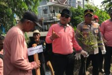 Peringati Hari Lingkungan Hidup Sedunia, Bupati Sujiwo Gelar Aksi Bersih Sampah Plastik dan Tanam Pohon