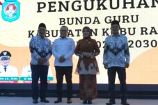 Hadiri Pelantikan PGRI dan Pengukuhan Bunda Guru, Bupati Sujiwo Yakin Mampu Ciptakan Generasi yang Baik