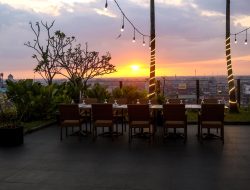 Nikmati Kota dari Ketinggian: Kuliner, Sunset, dan Musik di Borneo Sky, Rooftop & Café