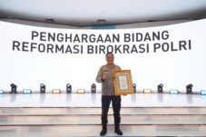 Kapolresta Raih Penghargaan Pelayanan Publik Prima, Wali Kota Pontianak Ucapkan Selamat