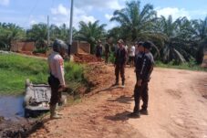 Mobil Terperosok ke Parit di Kubu Raya, Lansia 90 Tahun Meninggal Dunia