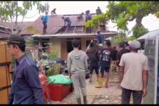 Berlangsung Alot, Proses Eksekusi Rumah Warga di Segedong Mempawah