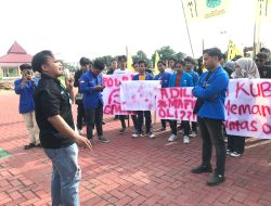 Puluhan Mahasiswa ‘Geruduk’ Polres Kubu Raya, Tuntut Penanganan Kasus Oli Palsu
