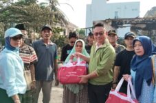 Edi Kamtono Serahkan Bantuan Korban Kebakaran