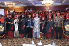 Pengukuhan Bundokanduang Minangkabau, Ria Norsan Tegaskan Peran Strategis Perempuan dalam Pembangunan