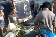 Mobil Pengangkut Uang Seruduk Kerumunan Warga di Pasar Sungai Bakau Mempawah