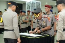 Kapolresta Pontianak Berganti, Kombes Pol Adhe Hariadi Serahkan Tongkat Komando ke Kombes Pol Suyono