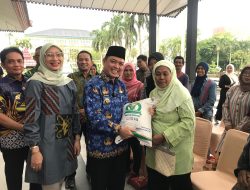 Pemerintah Salurkan Bantuan Beras untuk Warga Kalbar