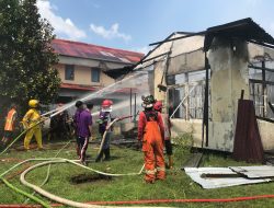 Kebakaran Hebat Landa Rumah Kos Mahasiswa di Pontianak