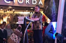 Penerbangan AirAsia Resmi Dibuka, Ria Norsan Sebut Hubungan Indonesia–Malaysia Makin Dekat