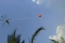 Terpaan Angin Helikopter Water Bombing Rusak Atap Rumah Warga di Kubu Raya