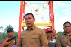 Bupati Sis Kunjungi Jembatan Ariung Mendalam
