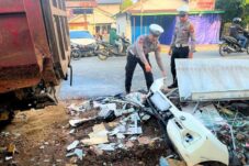 Pejalan Kaki Tewas Tertabrak Mobil, Tubuh Terseret ke Bawah Truk