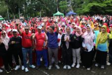 Kampanye Bersih Melalui Jalan Sehat dan Senam