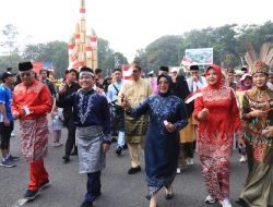 Sambut HUT RI ke-80, Semarak Karnaval Warnai Keberagaman Budaya Kalbar