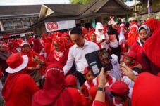 Bagikan 5.000 Bendera Merah Putih, Edi Ajak Warga Meriahkan HUT ke-80 RI