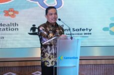 Gubernur Ria Norsan Tekankan Peran Tenaga Medis Kalbar Turunkan Kematian Bayi dan Ibu