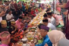 Semarak Tradisi Robo-Robo di Pontianak Dari Saprahan hingga Anyaman Ketupat