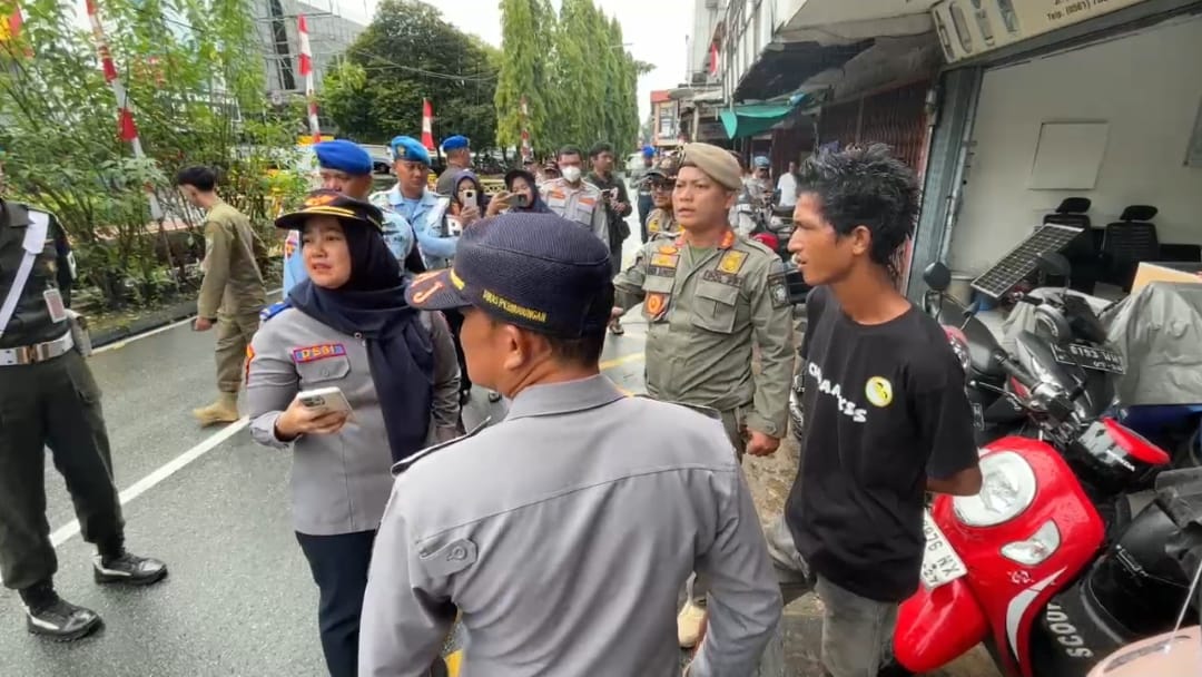 Delapan Jukir Liar Diamankan, Dishub Pontianak Pasang Spanduk ‘Parkir Gratis’ di Sejumlah Titik