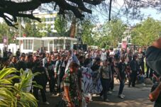 Mahasiswa Duduki Kantor DPRD Provinsi Kalbar