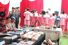 Direktorat Narkoba Polda Kalbar Dan Polres Kapuas Hulu Gagalkan Penyelundupan 77 Kg Sabu dan 54 Ribu Pil Ekstasi di Perbatasan