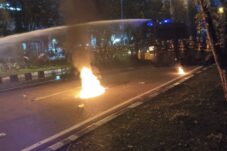 Demo di DPRD Kalbar Ricuh, Gas Air Mata Ditembakkan hingga Mahasiswa Terluka 11 Jahitan