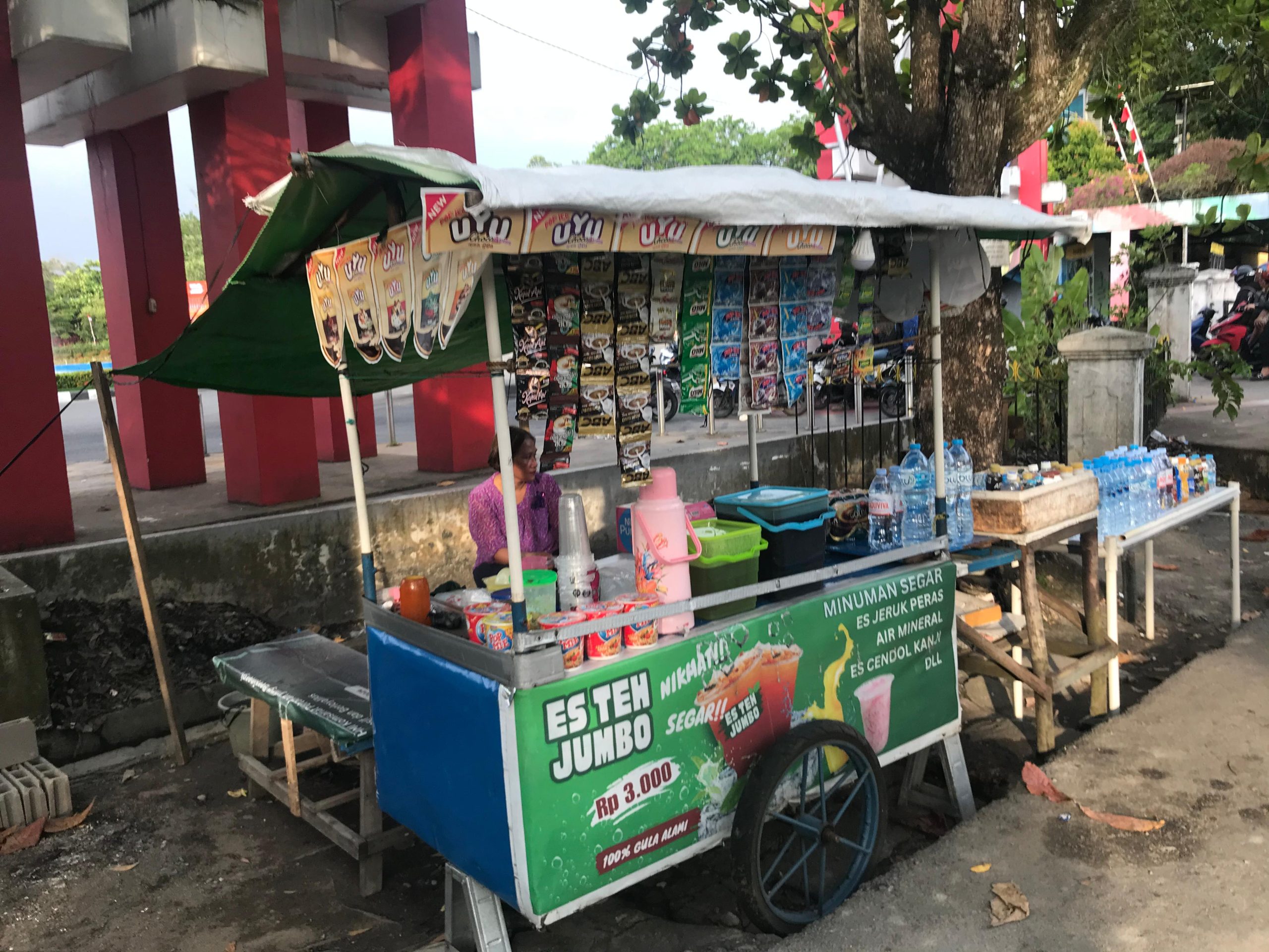 Pedagang Kaki Lima Keluhkan Pendapatan Menurun Akibat Demo, Harapkan Perhatian dari Pemerintah