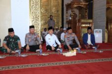 Peringati Maulid di Polda Kalbar, Ria Norsan Ajak Teladani Akhlak Rasulullah SAW