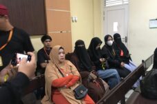 Putusan Mengecewakan, Keluarga Tersangka AR Histeris Teriakkan Ketidakadilan