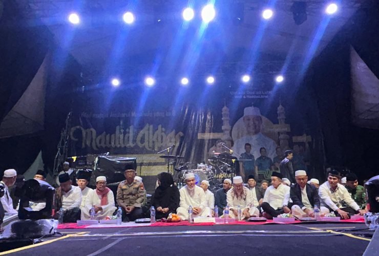 Antusias Warga Pontianak Sambut Hadad Alwi, Ustadz Das’ad Latif, dan Wali di Maulid Akbar