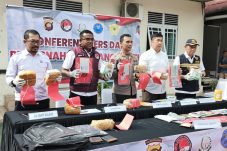 Polda Kalbar Gagalkan Penyelundupan 8 Kg Sabu dari Malaysia, Tiga Tersangka Ditangkap