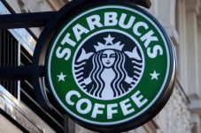 Dampak Boikot Global, Starbucks Umumkan akan Tutup Ratusan Gerai dan PHK Karyawan