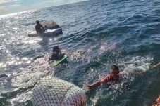 Perahu Nelayan Tenggelam Dihantam Ombak, Tiga Orang Selamat