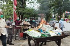 Kejari Pontianak Musnahkan Barang Bukti 95 Perkara, Termasuk Narkotika dan 19 Ton Beras Oplosan