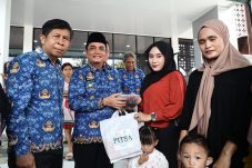 Pemkot Salurkan 40 Paket Ikan Segar bagi Balita Rentan Stunting di Siantan Hulu