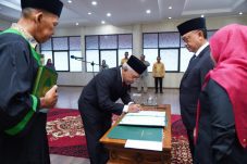 Lantik Dewas, Edi Kamtono Minta PDAM Tingkatkan Layanan Air Bersih