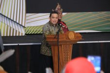 Ria Norsan Dukung Karaoke yang Edukatif dan Bermoral