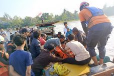 Tiga Pelajar Terseret Ombak di Pantai Anjir Ketapang, Dua Ditemukan Meninggal